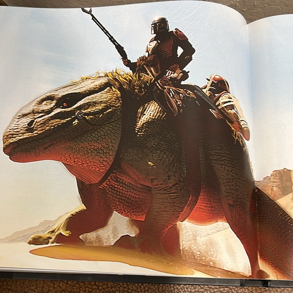 Art of Star Wars The Mandalorian Book behind the scenes of the Emmy Award Series - Picture 10 of 12